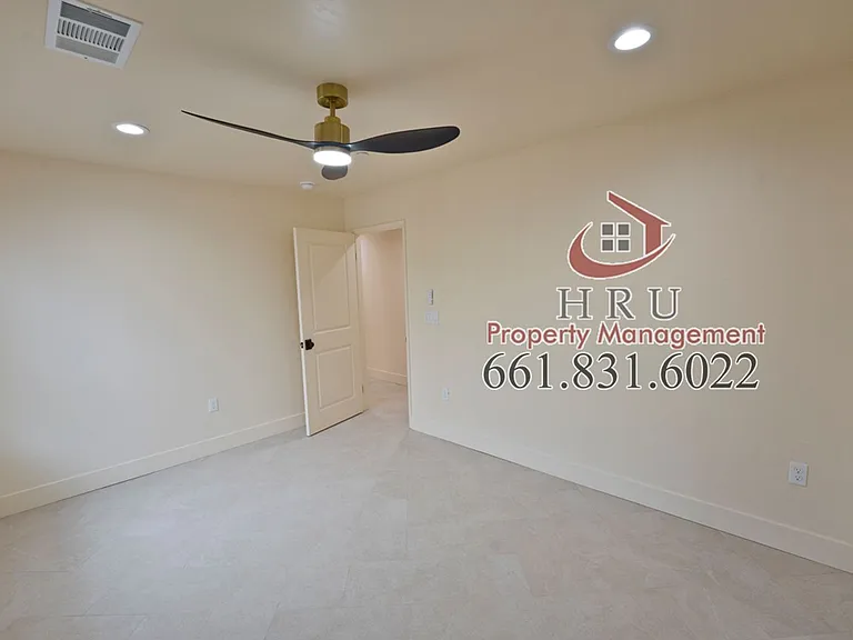 1821 Lacey St — Photo 9