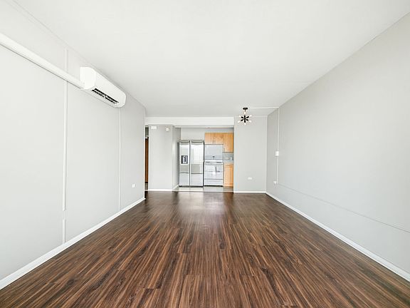 3rd image of 1415 Victoria St #702-1