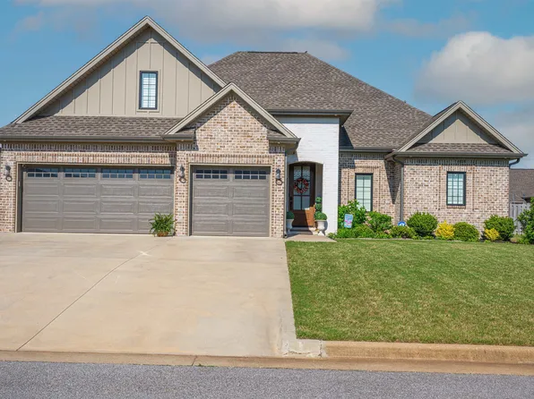 127 McCallen Rd, Muscle Shoals, AL 35661