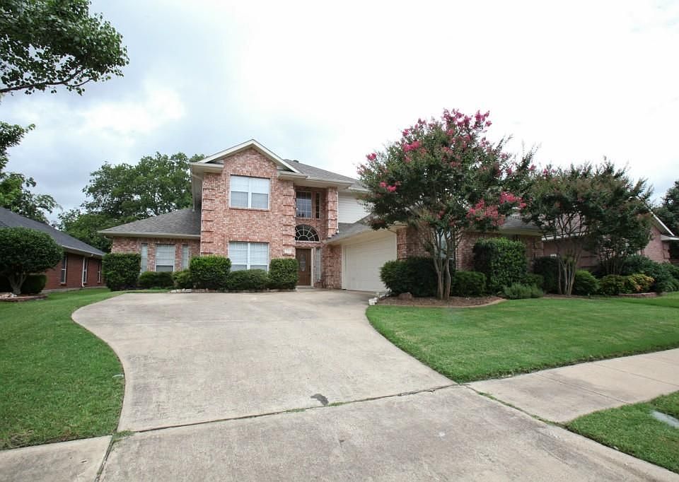 1st image of 221 Saddlebrook Dr