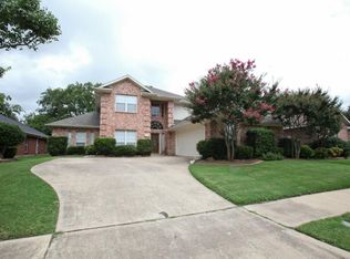 221 Saddlebrook Dr, Garland, TX 75044