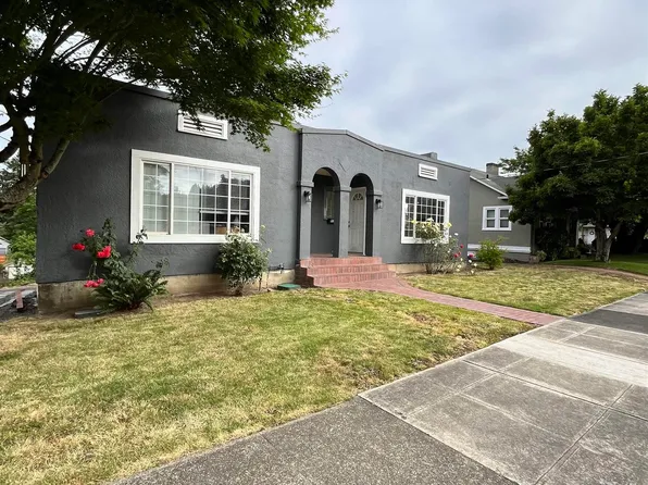 911 Jq Adams St, Oregon City, OR 97045