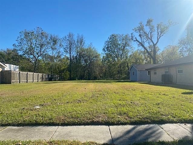 1st image of 2509 Riverbend Dr