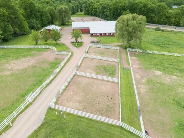 949 North St, Suffield, CT 06078