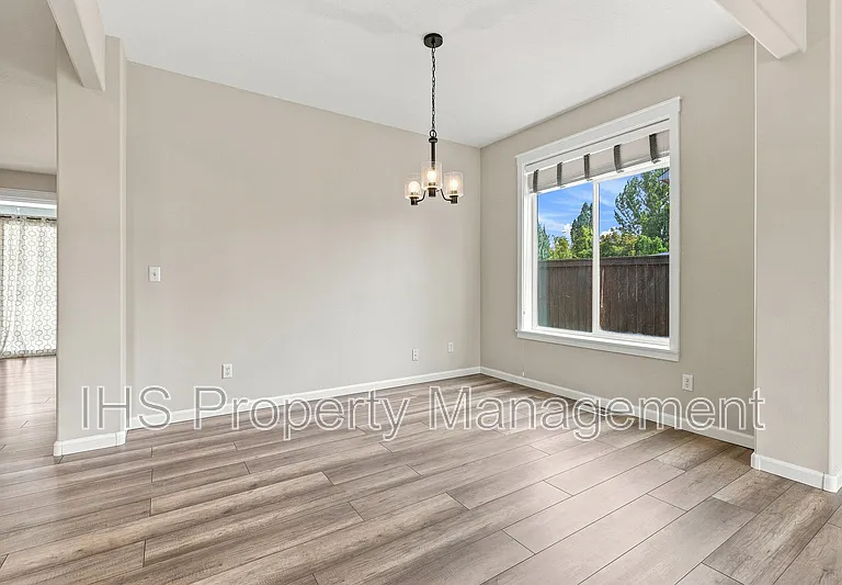 9711 Nottingham Dr — Photo 6