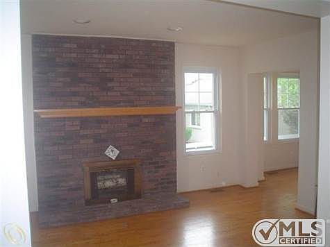 Rochester Rd  5 living room.JPG