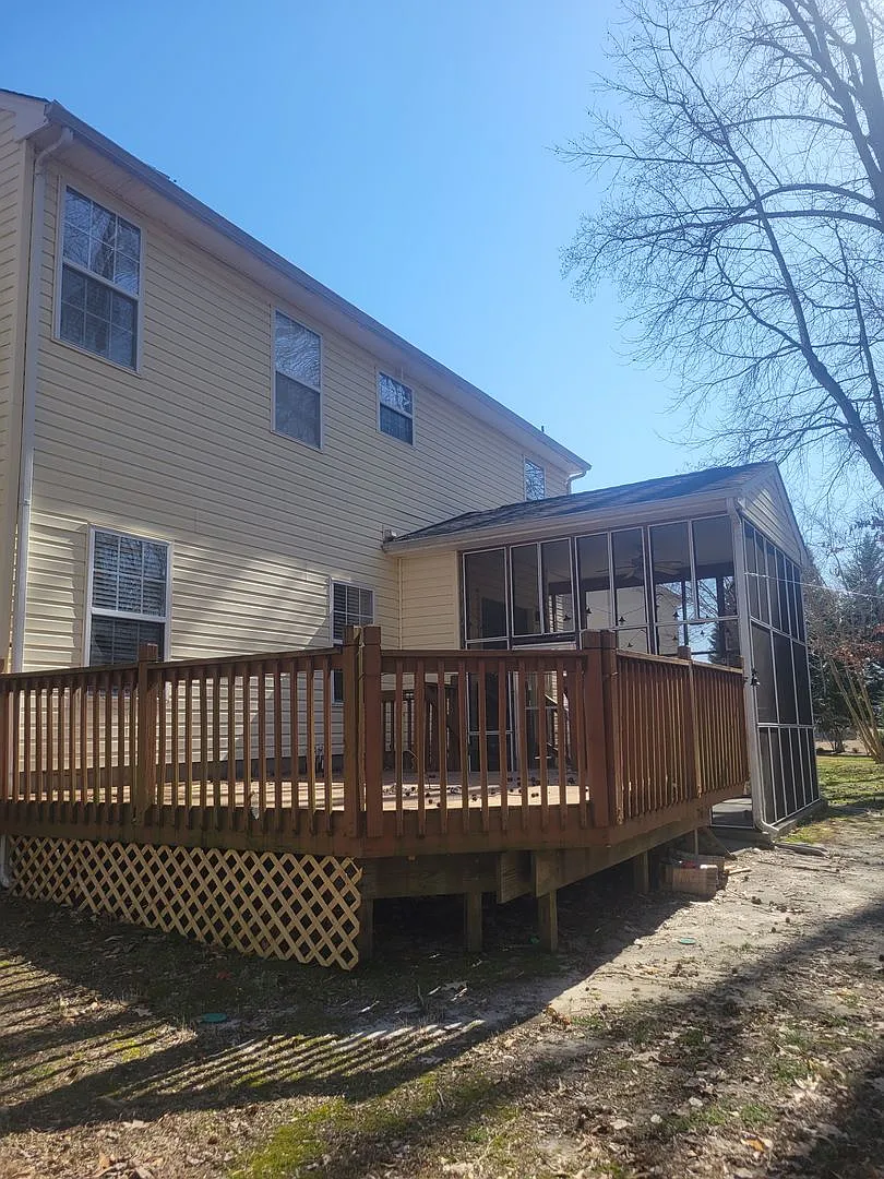 3 bedroom, 2.5 bathrooms single family home — Photo 2