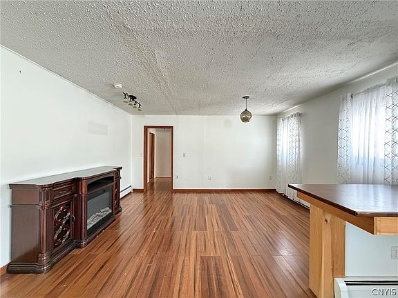 4th image of 10680 Middle Rd