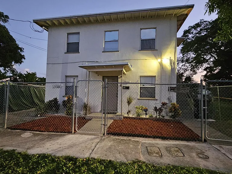 1010 Grant St — Photo 2