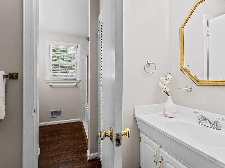 530 Banks St — Photo 21