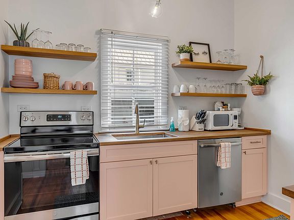 3rd image of 140 Spring St