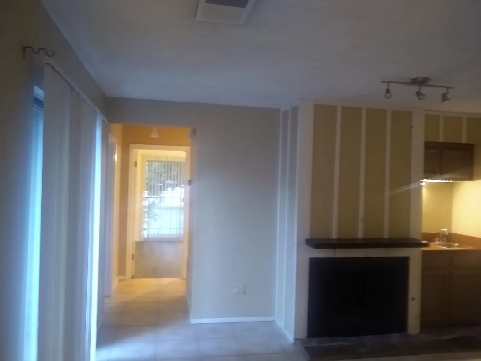 2 bed, 1100 sqft, $1,000 — Photo 1
