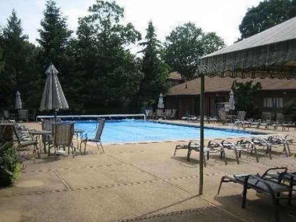 42 Villas Cir, Melville, NY 11747