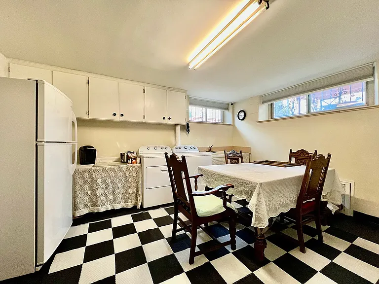 2580 N Monaco Pkwy #2 — Photo 22