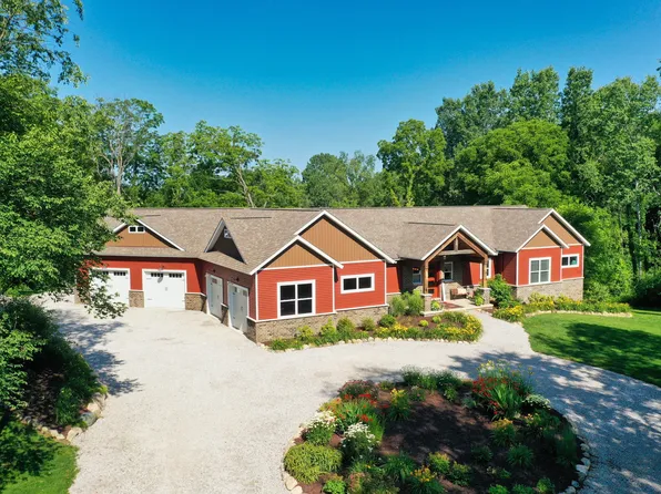 WINTERWOOD Dr, Howell, MI 48843