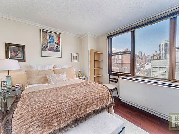 3rd image of 301 E 79th St APT 9F