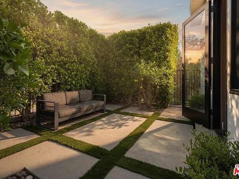 2715 Edwin Pl — Photo 32