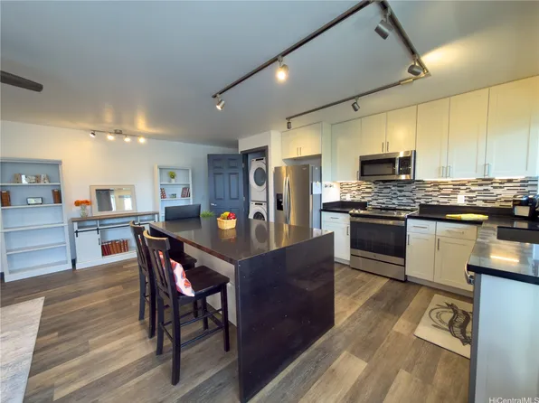 439 Keoniana St APT 402, Honolulu, HI 96815