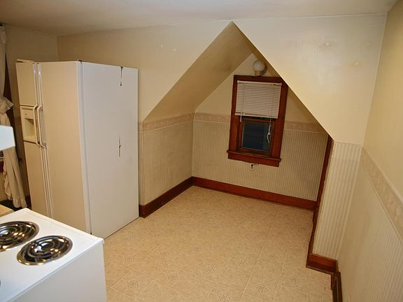 Small dine-in area