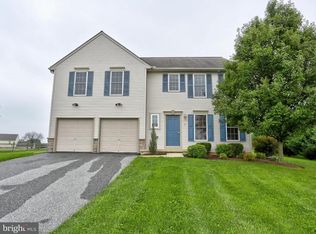 10 Carriage Dr, Marietta, PA 17547