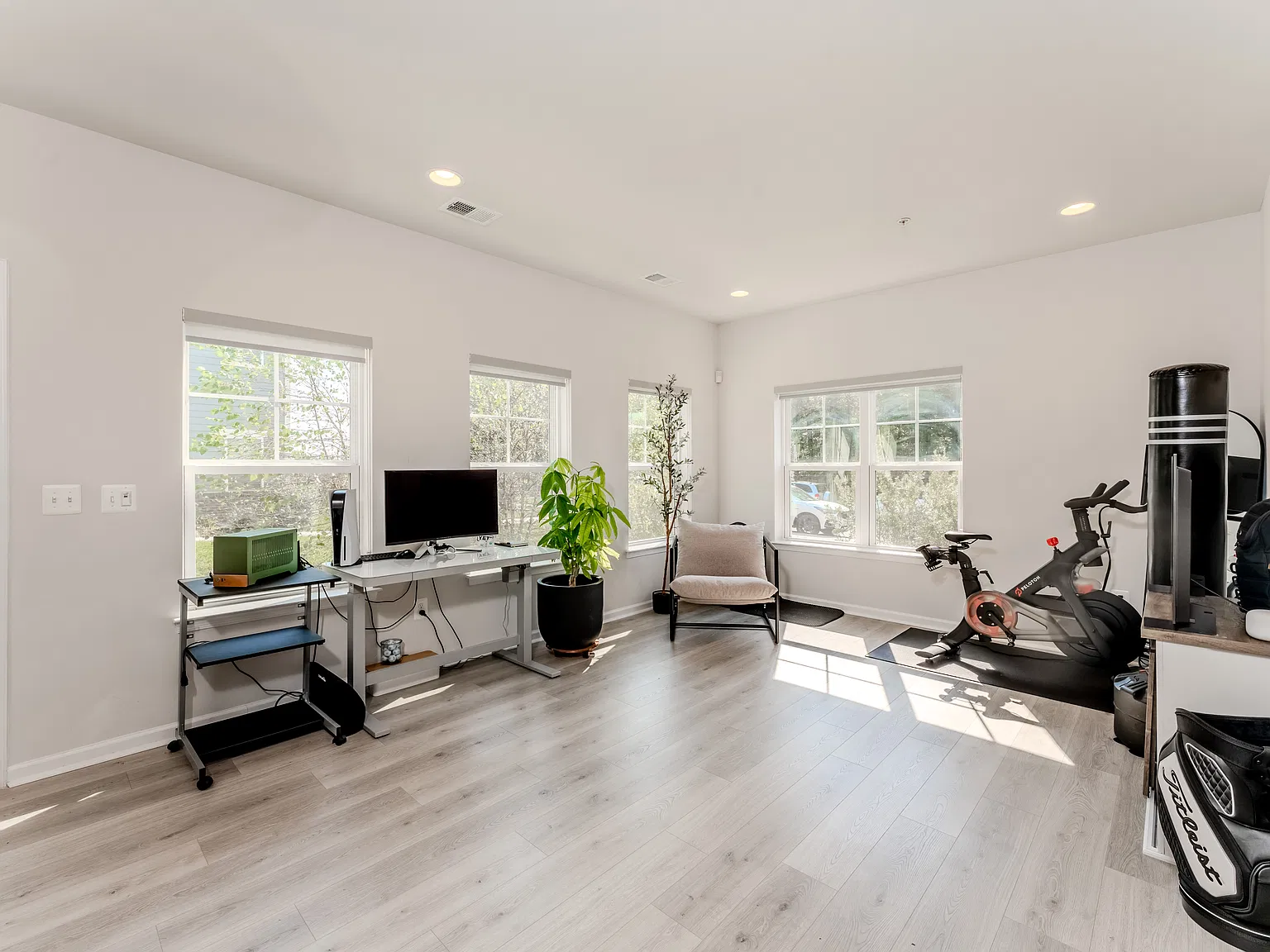 3 bed, 2100 sqft, $4,200 — Photo 3