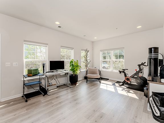 3rd image of 14301 Summit View Ln