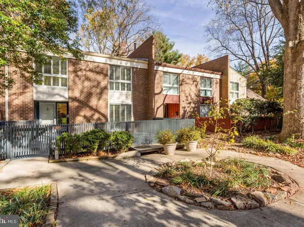 11531 Links Dr, Reston, VA 20190