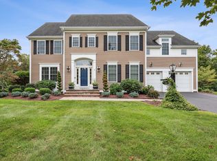 4 Ingelside Dr, Farmington, CT 06032