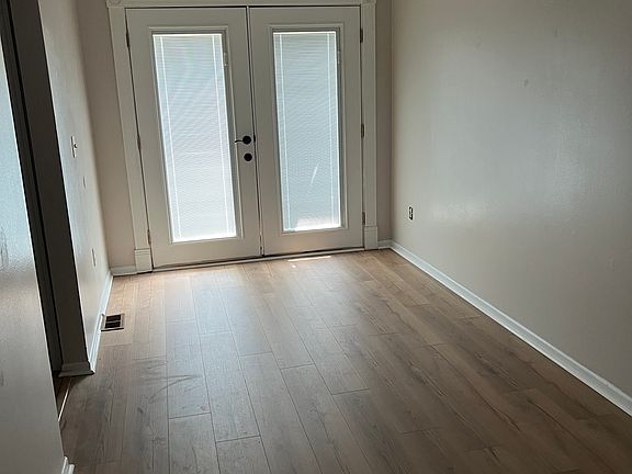 5th image of 3433 Spanish Villa Dr