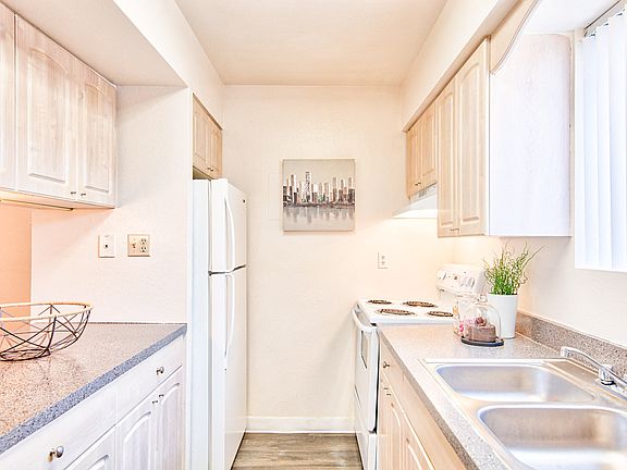 3rd image of 1718 S Jentilly Ln #2106165