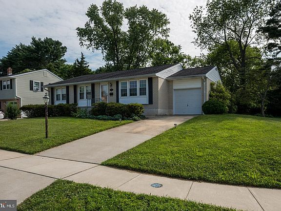4th image of 2800 Herbert Dr