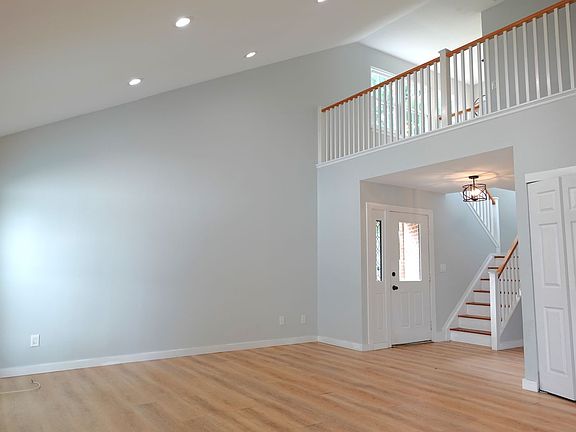2nd image of 10 Georgian Ct