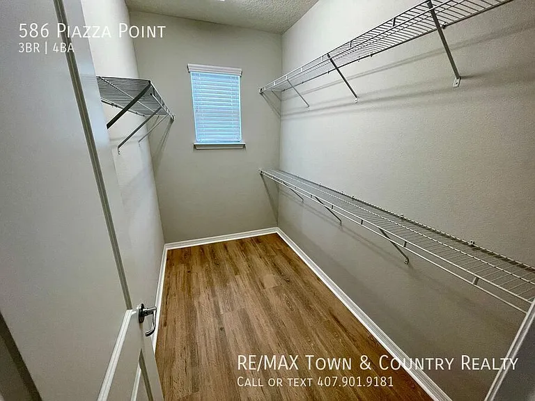586 Piazza Point — Photo 8
