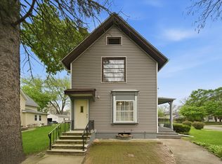 1003 Saint John St, Elgin, IL 60120