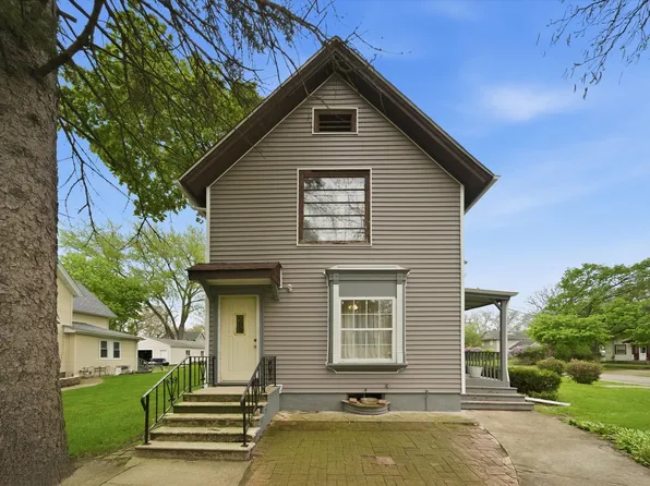 1003 Saint John St, Elgin, IL 60120