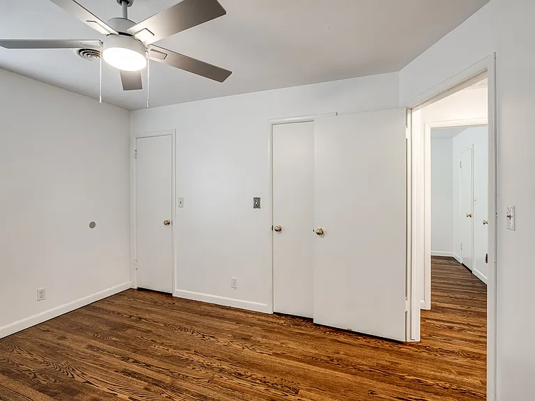 4620 N Harvey Pkwy #1/2 — Photo 21