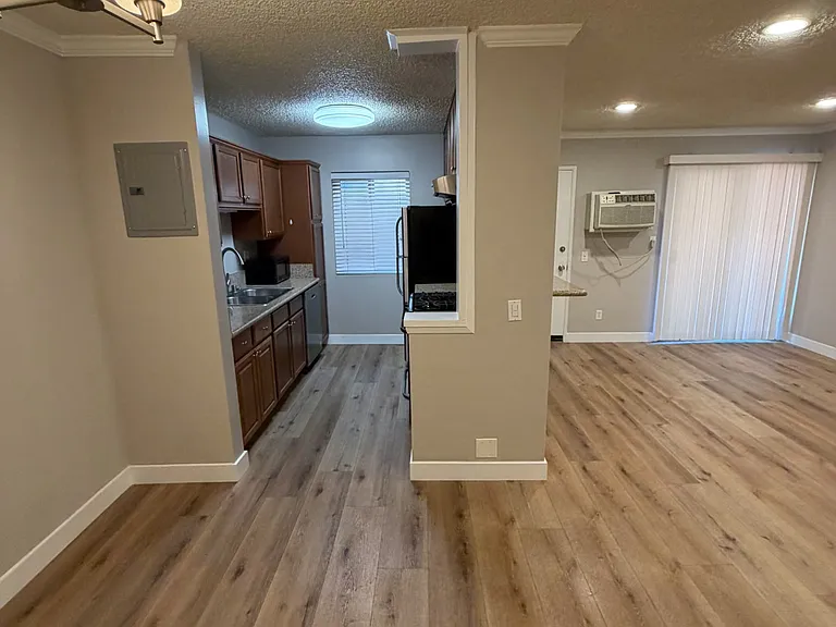 127 S Adams St — Photo 12