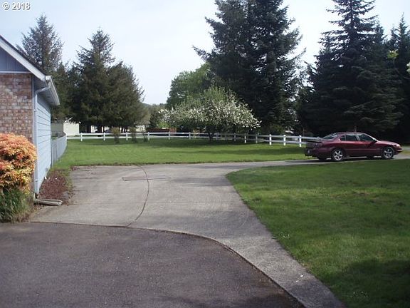 3rd image of 26000 NE 419th St