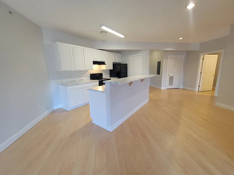 kitchen/ breakfast bar