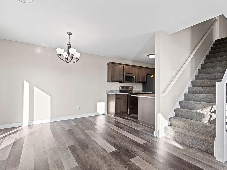 527 Meadow Ln — Photo 5
