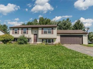 19 Gilman Rd, Churchville, NY 14428