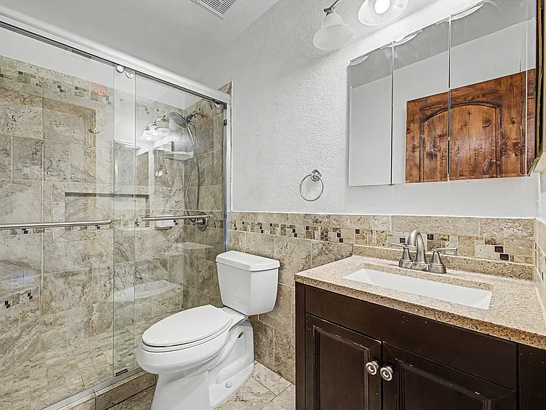 8544 W Holly St — Photo 46