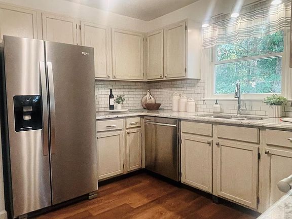 5th image of 340 Hanley Cir