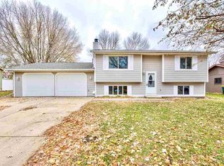 2721 Center Lake Dr, Spirit Lake, IA 51360