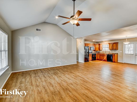 3rd image of 290 Mill Rd