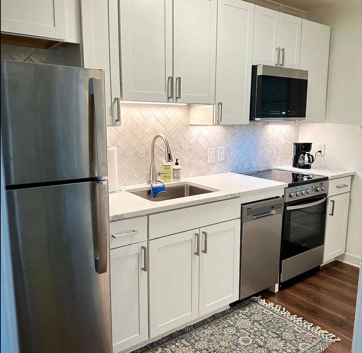 827 Daniels St — Photo 3