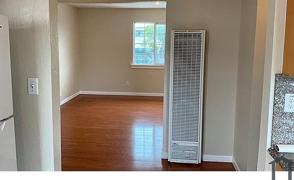 3rd image of 9866 Bancroft Ave