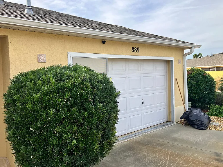 889 Lexington Ln — Photo 29