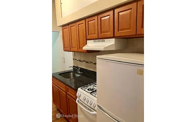 Rented by Douglas Elliman | media 35