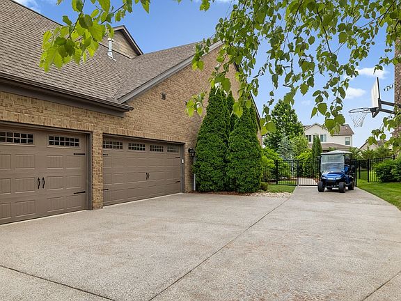 2nd image of 428 Larkhill Ln